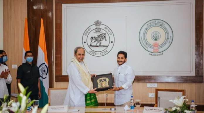 Andhra CM Jagan Reddy meets Odisha CM Naveen Patnaik, agree to work on inter-state issues