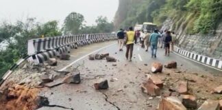 Landslides bring traffic to halt on Tirumala ghat road