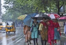 Godavari in spate in Andhra, several villages inundated