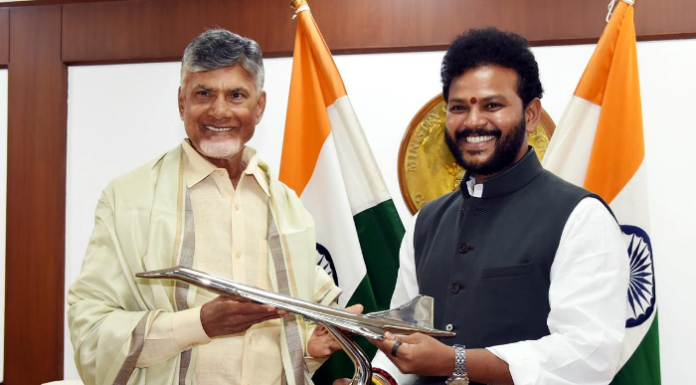 Andhra Pradesh Chief Minister Chandrababu Naidu discusses development of seven new airports with Civil Aviation Minister Rammohan
