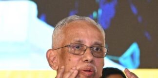 A.P. Governor presents Red Cross awards to eight Collectors for outstanding services